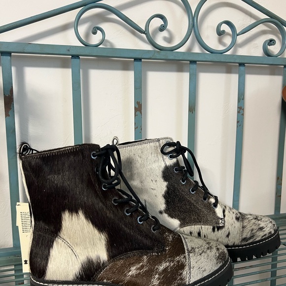 New Genuine Cowhide & Leather Bootie Fur combat ankle boot black white size 8 - Picture 12 of 13